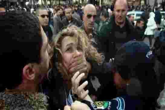 الحراك الجزائري بين نخبة بدون تجربة ونظام سلطوي يعيق الحل السياسي