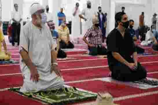 فرحة عارمة في الليلة الأولى من رمضان في الجزائر بعد عودة صلاة التراويح في المساجد