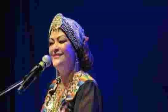 وفاة الفنانة الجزائرية نعيمة عبابسة بعد صراع طويل مع السرطان