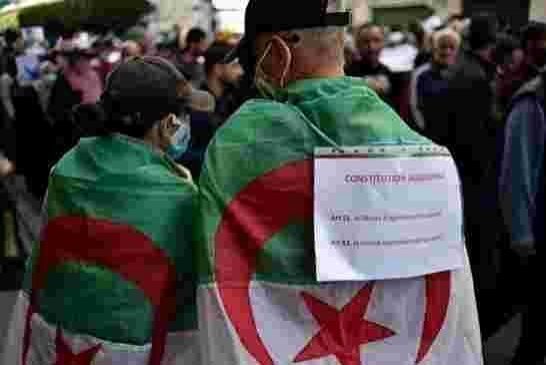 الجمعة 114 من الحراك الجزائري شعارات رافضة لانتخابات العصابة ومطالبة بإطلاق سراح المعتقلين