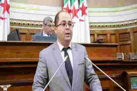 تبون يعفي وزير البريد من منصبه