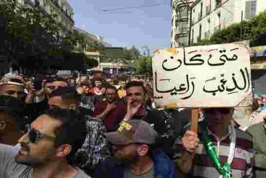 الحراك الشعبي في الجمعة 115 يؤكد بشعارات جد قوية تطالب برحيل نظام العسكر
