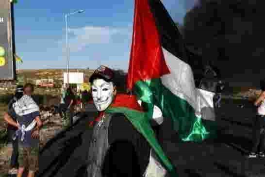 رقابة فيسبوك على المحتوى الفلسطيني يتسبب في تراجعها إلى 2.4 (من 5) على متجر تطبيقات غوغل و أبل