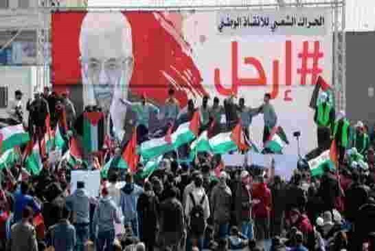 حملة شعبية للتوقيع على عريضة داخل فلسطين وخارجها لإسقاط محمود عباس