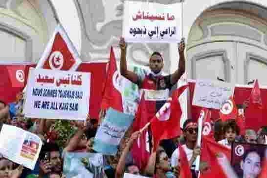 نقابة الصحافيين تتهم قيس سعيد بمحاولة تكميم الأفواه الحرة