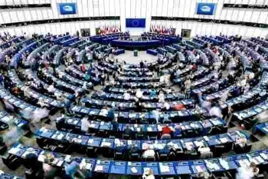 البرلمان الأوربي يدعو الجزائر إلى إعادة النظر في قرار قطع الإمداد بالغاز