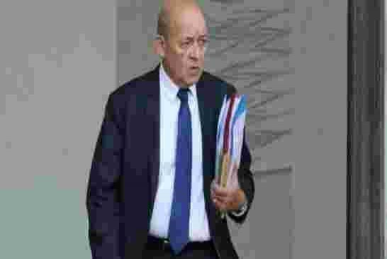 لودريان يحل بالجزائر بعد تأزم العلاقة بين الجزائر وفرنسا
