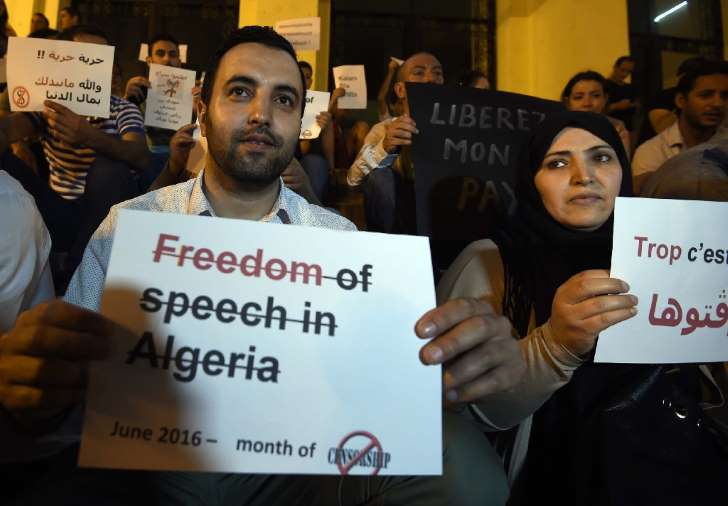 البرامج التلفزيونية الساخر توصل صاحبها الى السجن في الجزائر