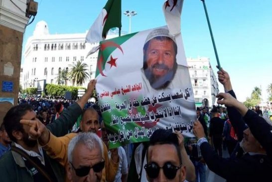 هيجان بشري في جنازة عباسي مدني بالجزائر