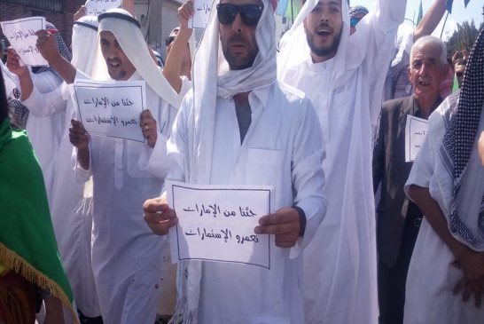 الجمعة الثالثة والثلاثين الجزائريون يواصلون الاحتجاج و يطالبون برحيل من تبقى من رموز العصابة