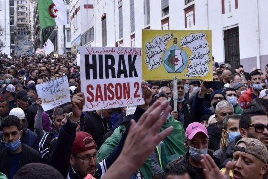 لوفيغارو: الحراك يعود الى الشوارع ويصر على إقتلاع جدور عصابة الجنرالات
